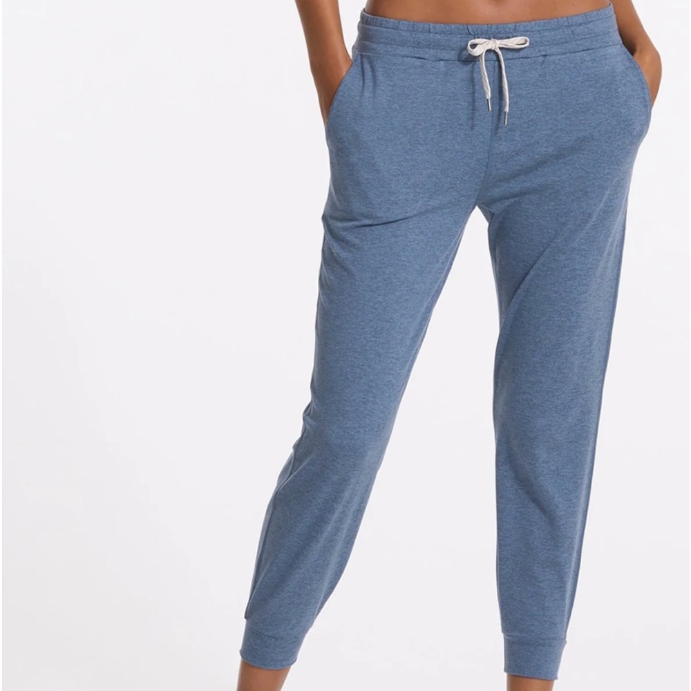 Vuori Performance Jogger in Light Azure Heather, size small.